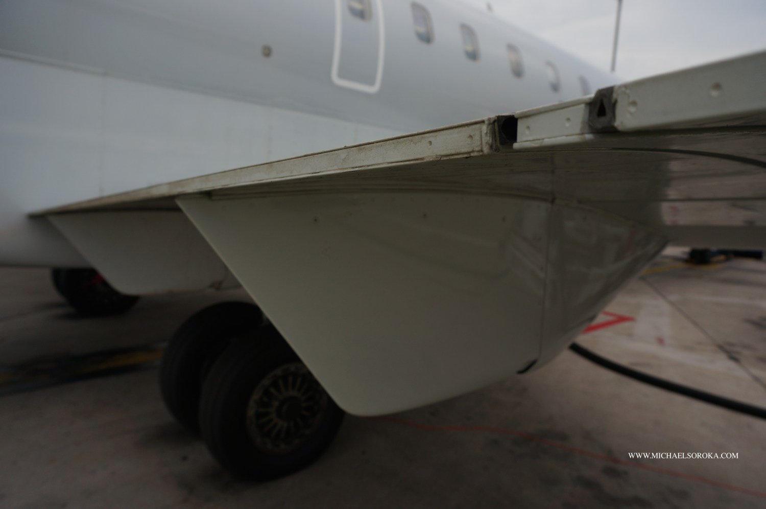 CRJ wing trailing edge