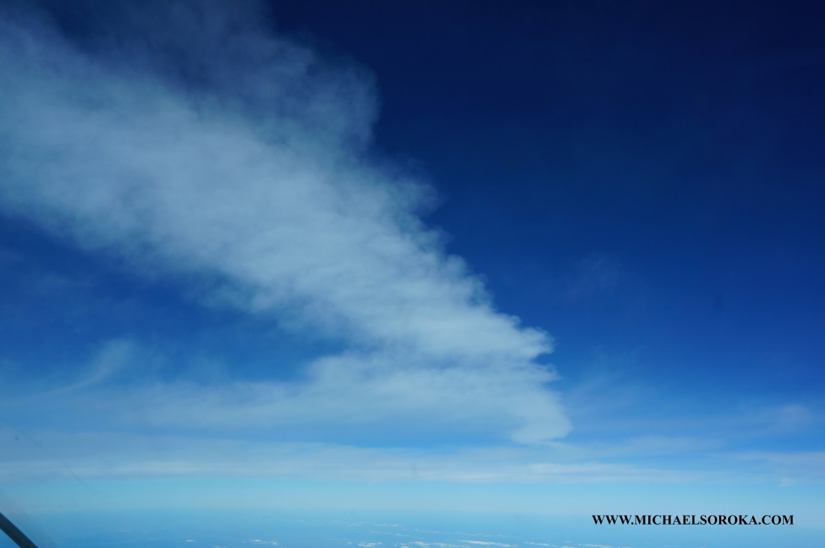 contrail-from-cockpit